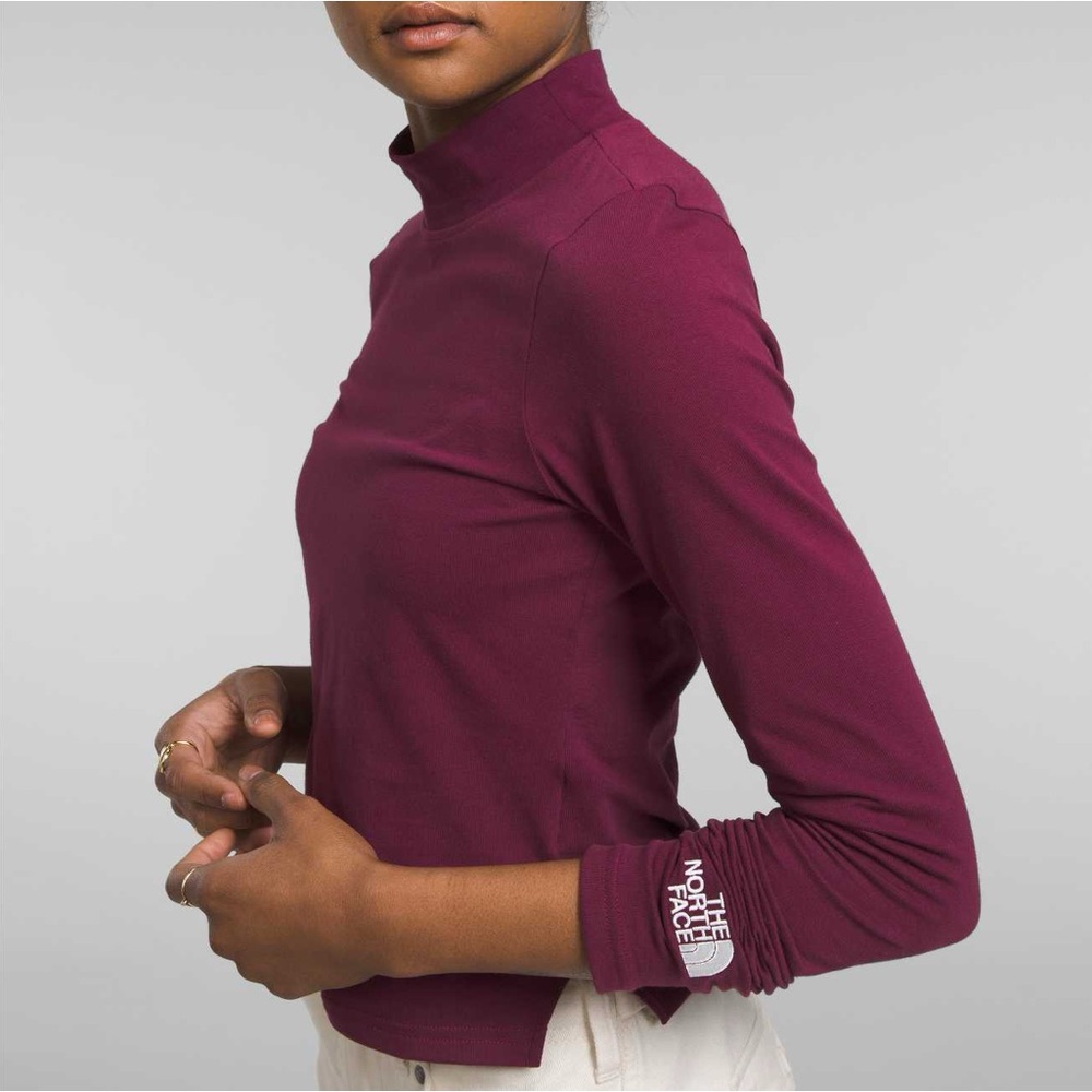 The North Face Women's Long Sleeve Turtleneck Tee in Burgundy